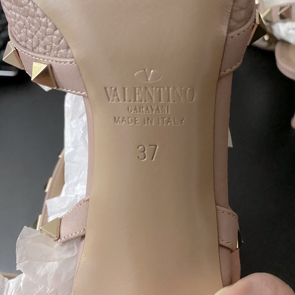 *SOLD* Valentino Garavani Calfskin Rockstud Pumps - Picture 5 of 10